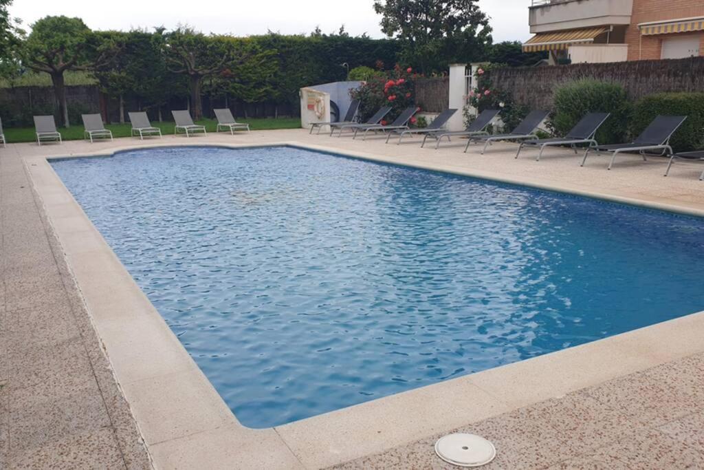 Apartamento Completo Muy Cerca Del Centro Ideal Para Familias Con Piscina Figueres  Exterior photo
