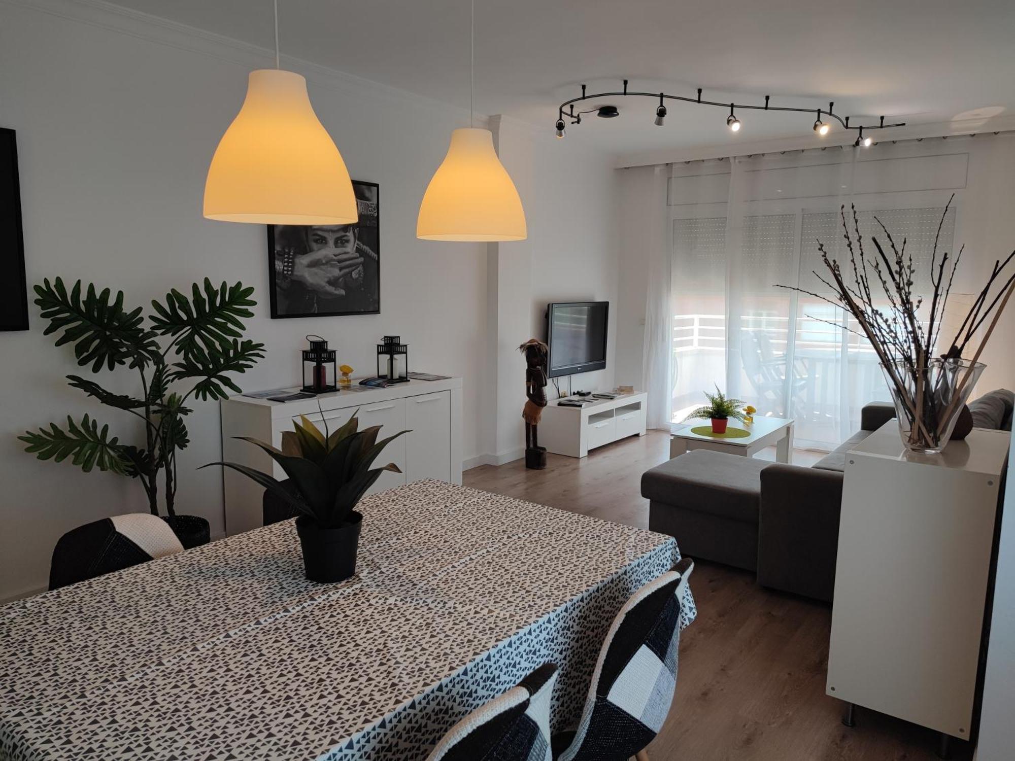 Apartamento Completo Muy Cerca Del Centro Ideal Para Familias Con Piscina Figueres  Exterior photo
