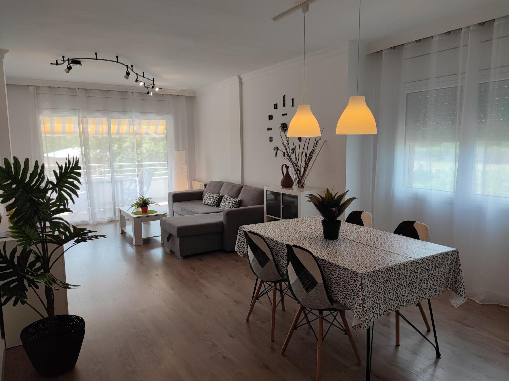 Apartamento Completo Muy Cerca Del Centro Ideal Para Familias Con Piscina Figueres  Exterior photo